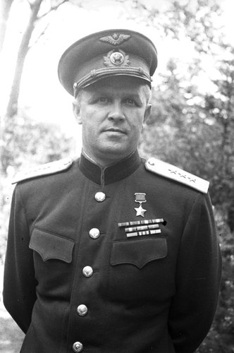 Командующий 16-й воздушной армией генерал-полковник авиации С.И. Руденко (Берлин)