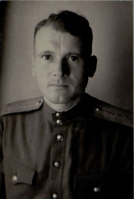 Фотография: Парторг полка капитан Борисенко М.А.