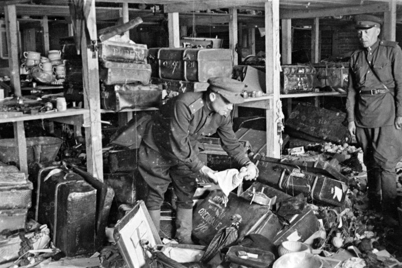The Polish-Soviet Extraordinary Commission for Investigating the Crimes Committed by the Germans in the Majdanek Extermination Camp looking at belongings taken away from Majdanek prisoners