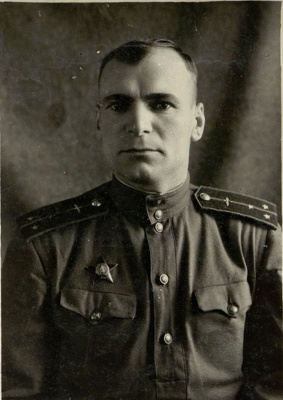 Фотография: Начальник 12 Специализированной Подвижной Авиаремонтной Базы Старший Техник-лейтенант Долгополов Федор Данилович