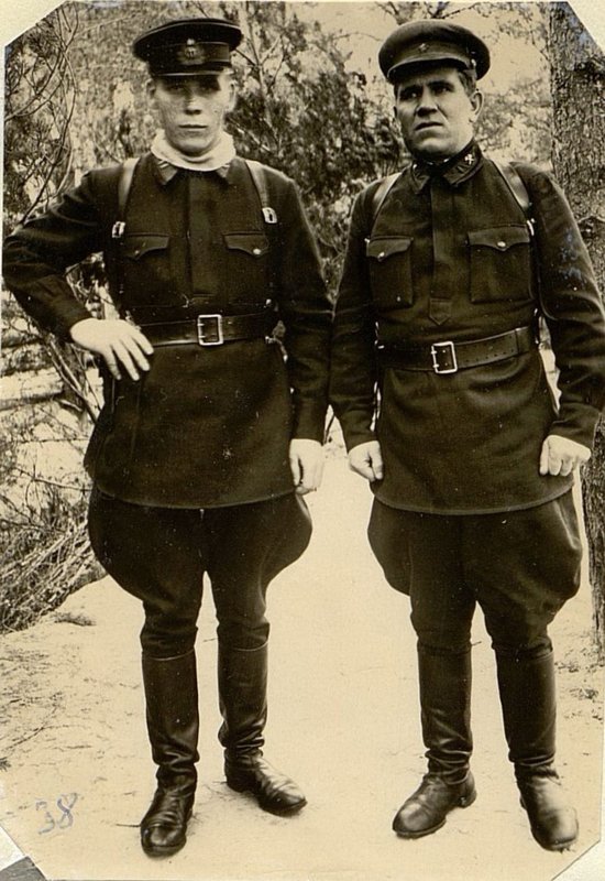 Image: On the left, Chief of Staff, Major Anikin, on the right, brigade commander, Engineer Captain 1st Rank Gudimov