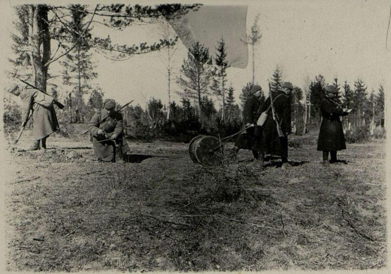 Image: Sergeant Krasnov's squad with a cable reel