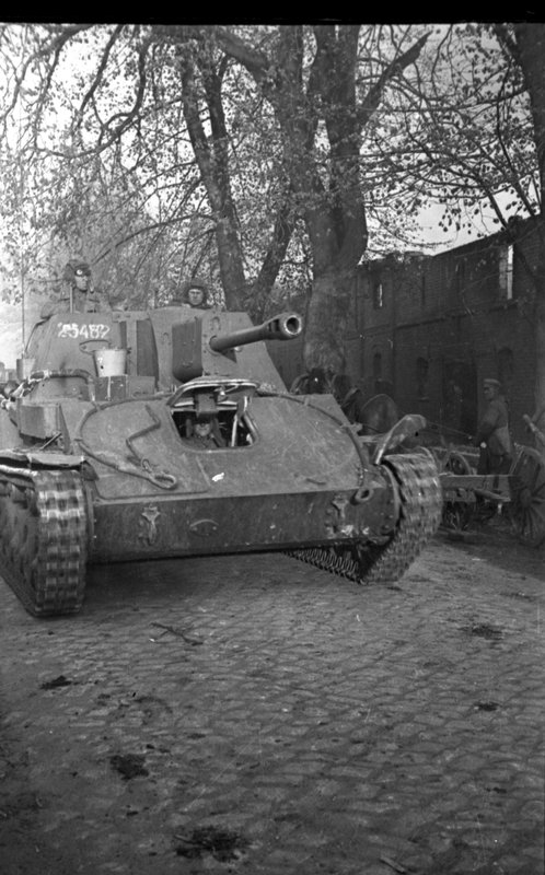 «1-й Украинский фронт. Самоходная артиллерийская установка СУ-76 в районе реки Нейсе.»