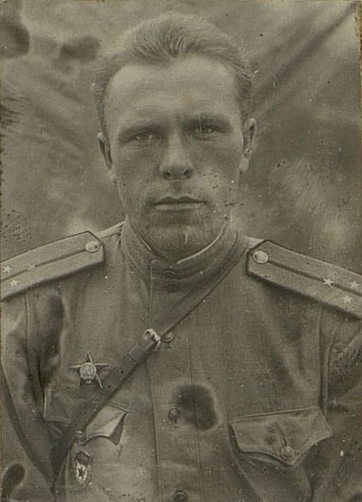 Image: The platoon commander of the 2nd engineering company of the guards, senior lieutenant M.I. Pushin
