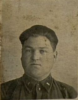 Фотография: Начальник ОВС полка капитан а/с Иванов А.Г. награжд. медалью "За боевые заслуги"