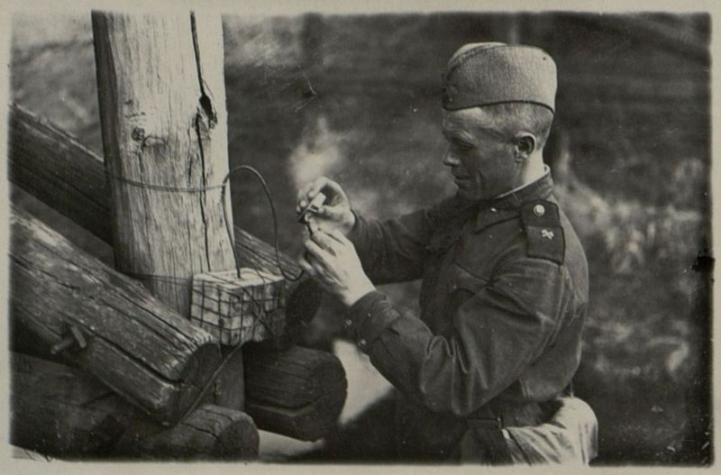 Image: Senior Sergeant Kovrovsky lights Bickford's cord to blow up the bridge