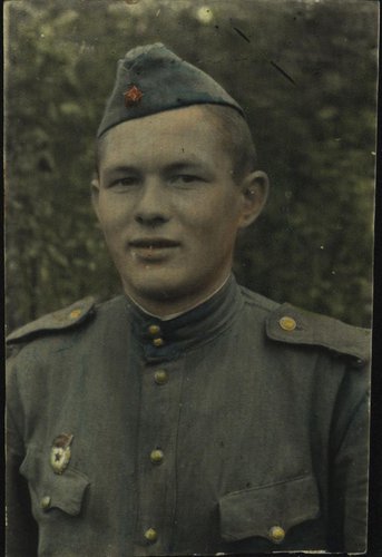 - ЦМВОВ ОФ-6698. ФГ-446.  Катаев Павел Михайлович, разведчик 54-го гв. минометного полка (гмп). В военной форме с орденом