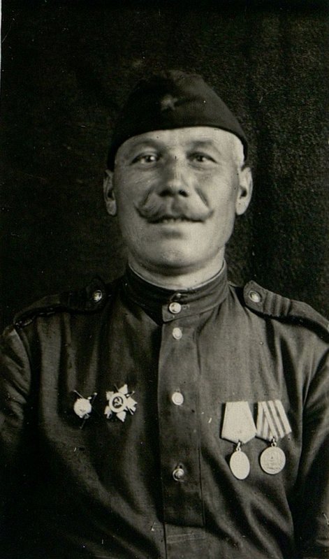 Фотография: Сержант Василий Петрович Резаев, ветеран дивизии