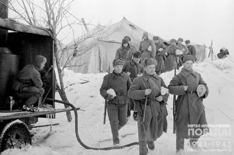Red Army soldiers returning from a field mobile bath equipped at the front line position