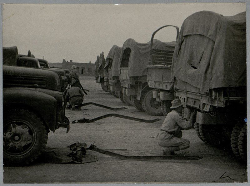 Фотография: Альбом "История 28 автомобильного полка, 1943-1944 гг."