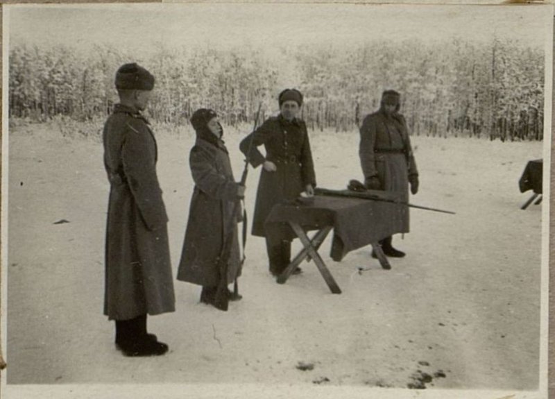 Фотография: Вручение оружия прибывшему пополнению