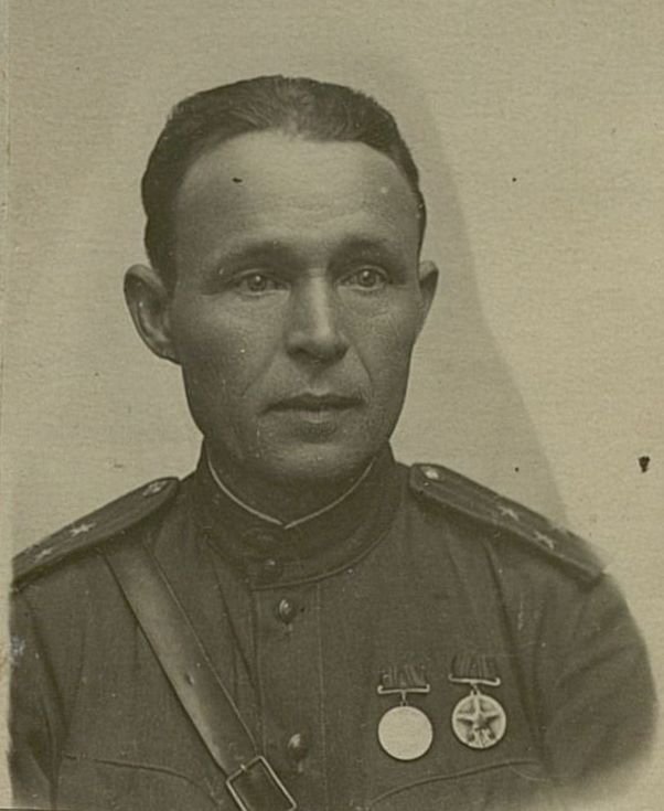 Фотография: Полковник Шестаков Василий Федорович. Начальник отдела снабжения горючим управления тыла 34 армии