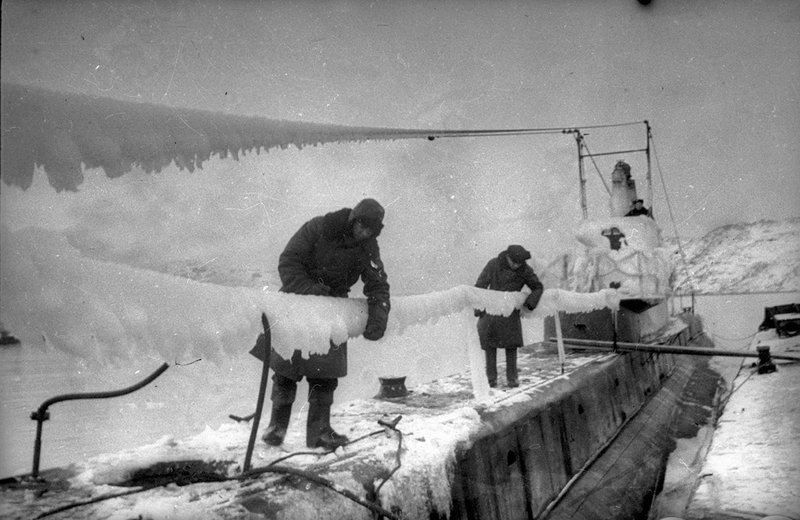 Обледеневшая подводная лодка