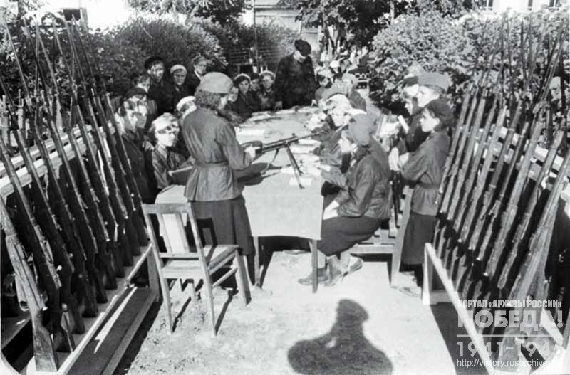 Female employees of the Garment factory study infantry weapons