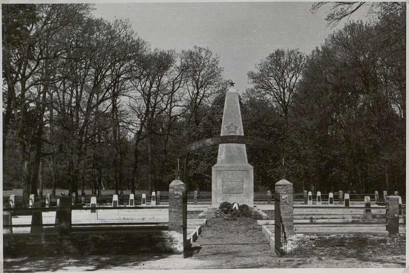 Image: The village of Lovashberen. Military cemetery