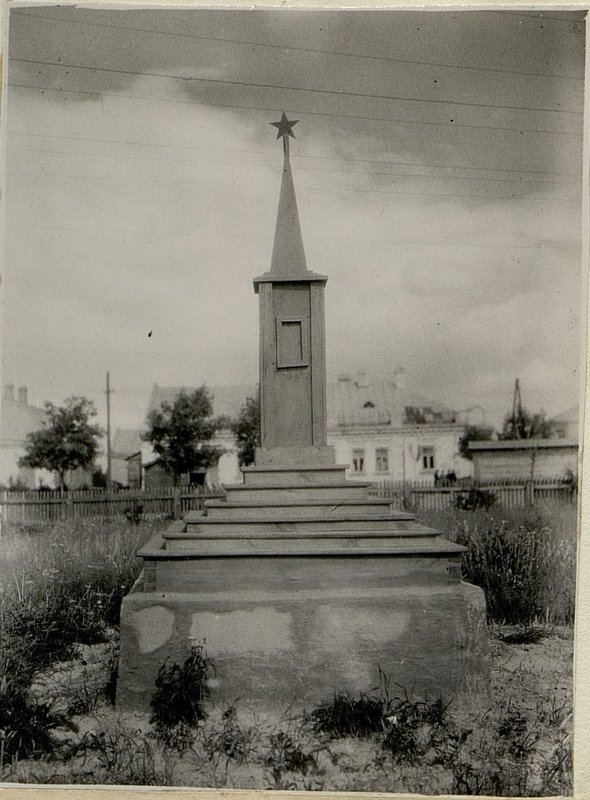 Фотография: Воинское захоронение, мест. Ивье