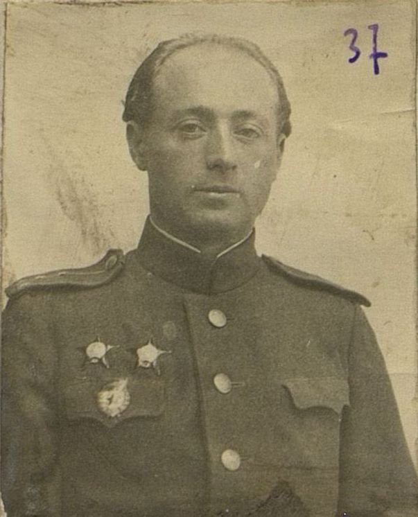 Фотография: Агитатор 84 Стрелкового полка капитан Л.М. Поляков