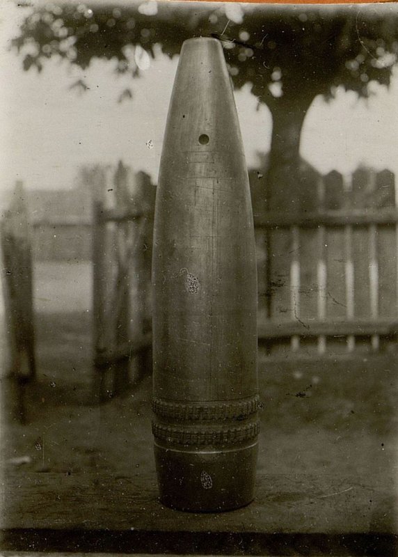 Image: An artillery shell, which methodically fired at the bridge across the river. Vistula from 5 to 15 September 1944. A total of 170 shells were fired. Projectile size: d = 188 mm; h = 850 mm