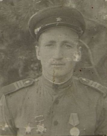 Image: Communist gun commander of the 6th battery Geisik P.P.