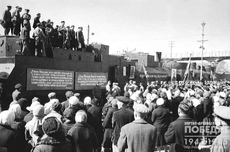Armored train "Iir Jafar Bagirov", built at the expense of the workers of Baku, and prepared to be sent to the front