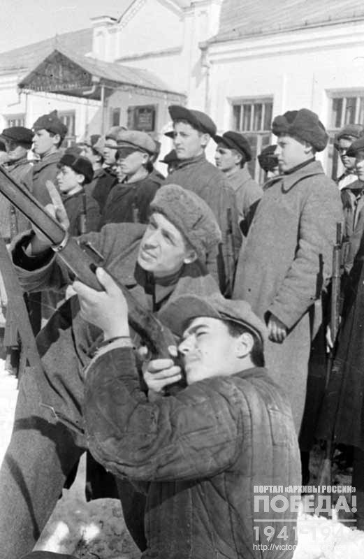 Residents of the village of Elkhotovo of Kirovskiy District on rifle shooting training