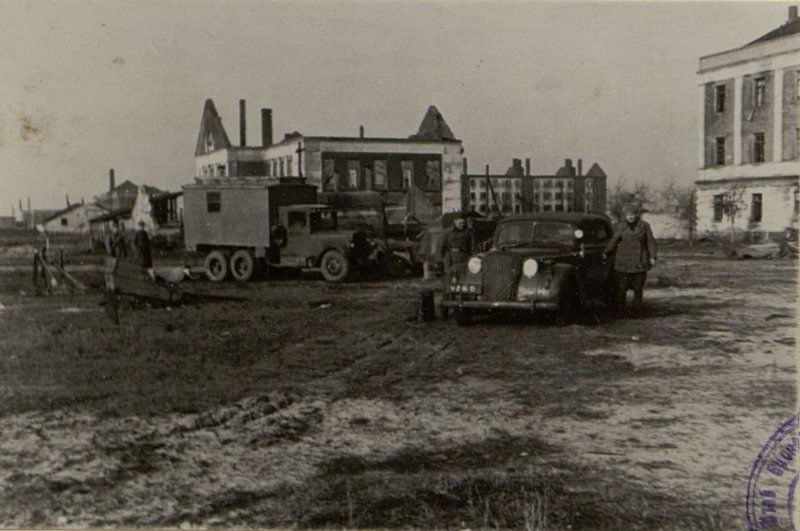 Image: Wheeled vehicles concentrated in the southern town upon arrival from Osipovichi station