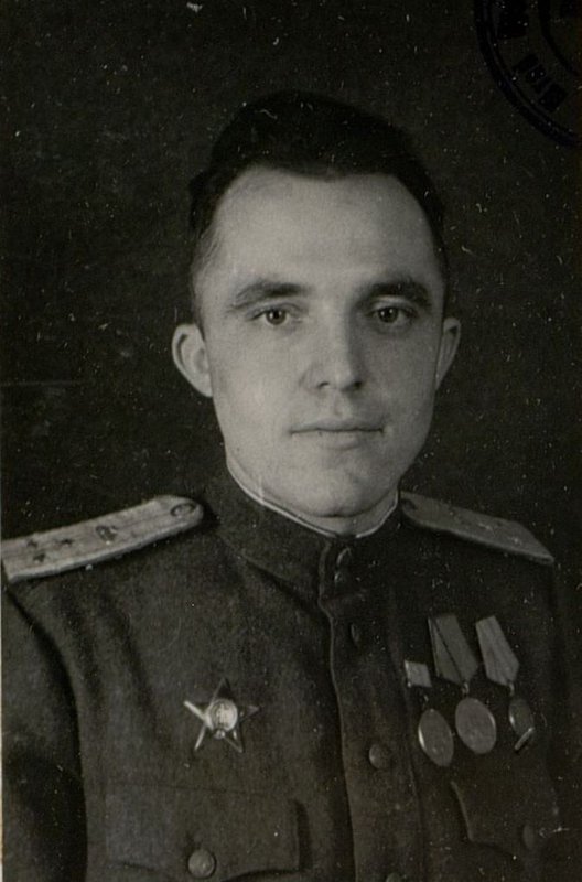 Фотография: Помощник командира по техническому управлению (ПКТУ) роты старший техник - лейтенант Павленко Сергей Ильич