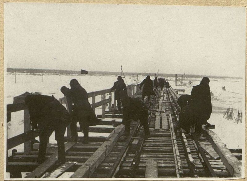 Фотография: Установка перил и нашивка настила
