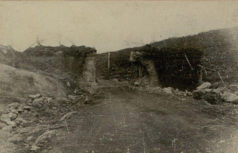 Image: The road to Petsamo closed with a reinforced concrete fence in the area of square 1048