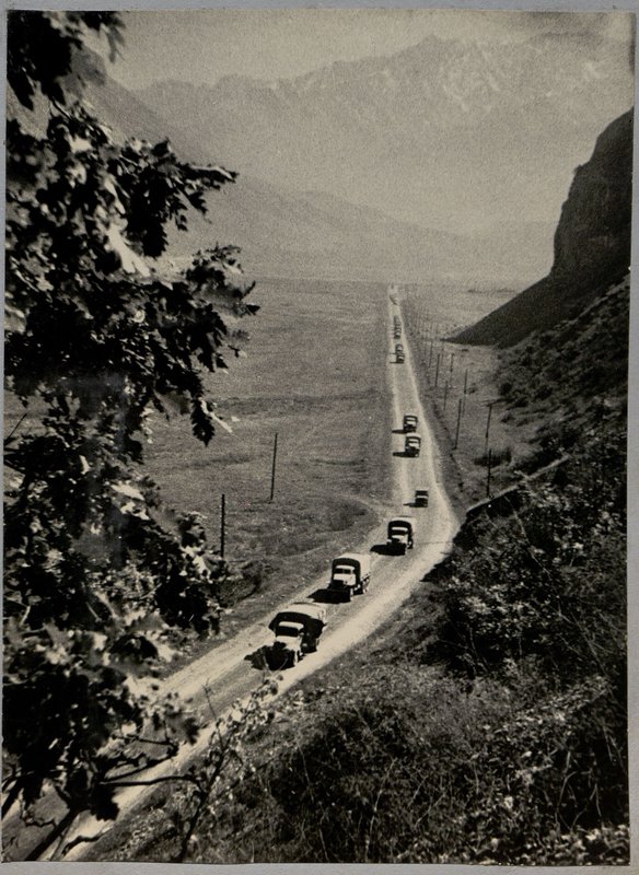 Фотография: Альбом "История 28 автомобильного полка, 1943-1944 гг."