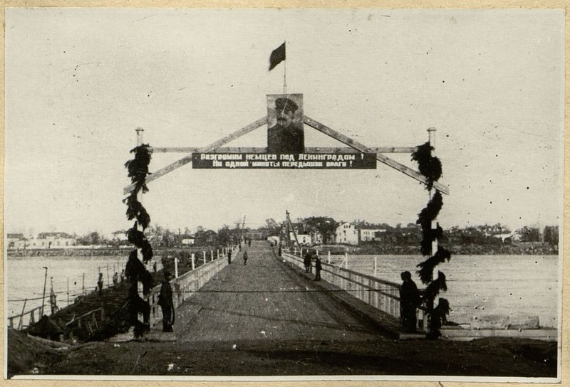 Image: View of the bridge from the right bank