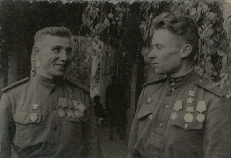 Фотография: Гвардии старший сержант А.А. Филиппов, гвардии старший сержант Г.А. Варава