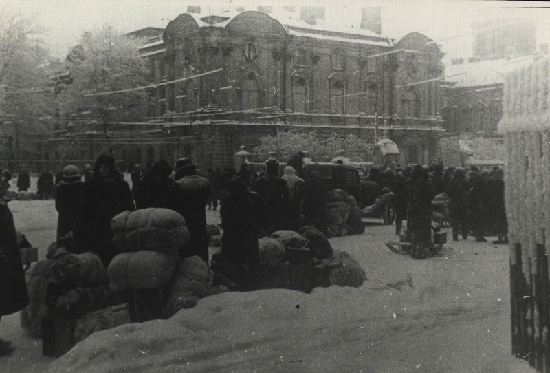 The first day of the planned evacuation of Leningrad residents along "Road of life". Waiting for the bus in the square near the Smolny