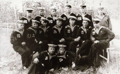 Моряки-днепровцы перед убытием в Москву на парад Победы