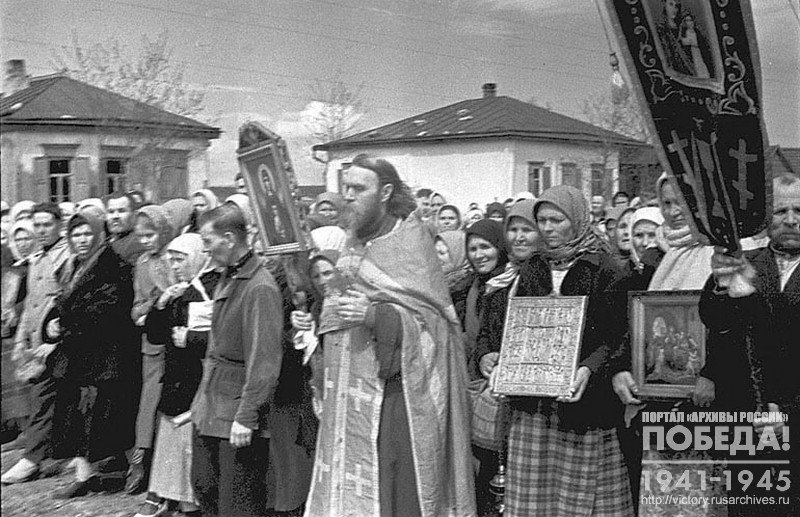 Religious procession on Victory Day in the Cossack village of Novo-Alexandrovskaya