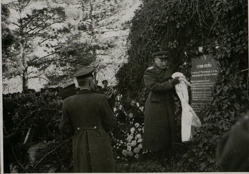 Фотография: Установление мемориальной доски у монумента в Скоболевском парке г. Плевен