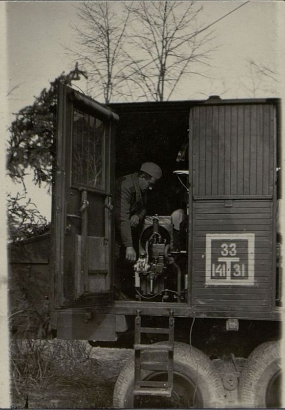Image: Corporal Litvinov puts into operation the power unit of the radio station rocket and artillery weapons