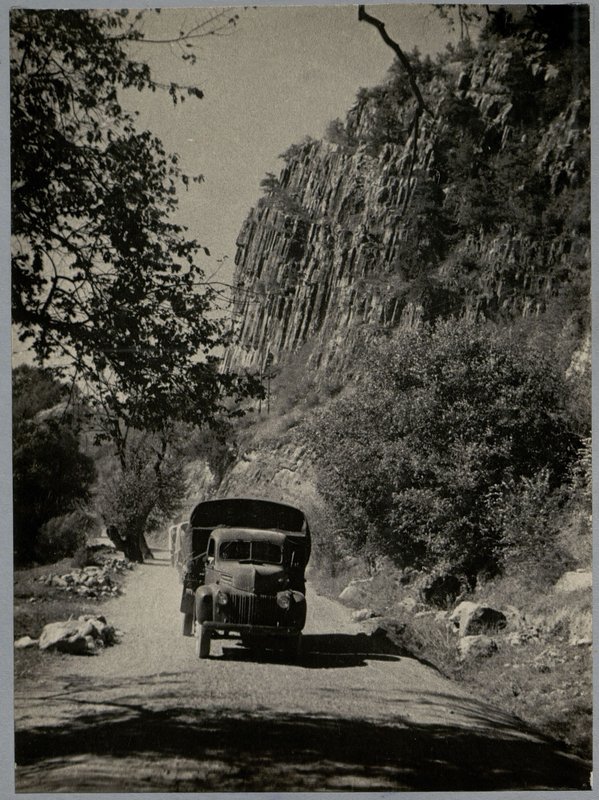 Фотография: Альбом "История 28 автомобильного полка, 1943-1944 гг."