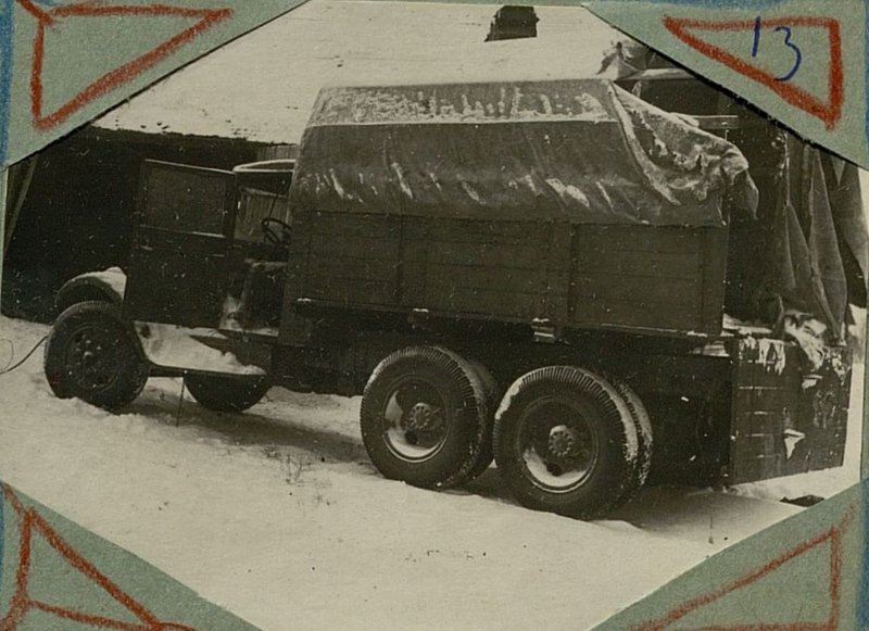 Фотография: Штабная автомашина, захваченная нашими частями в д. Обухово Калининской обл.