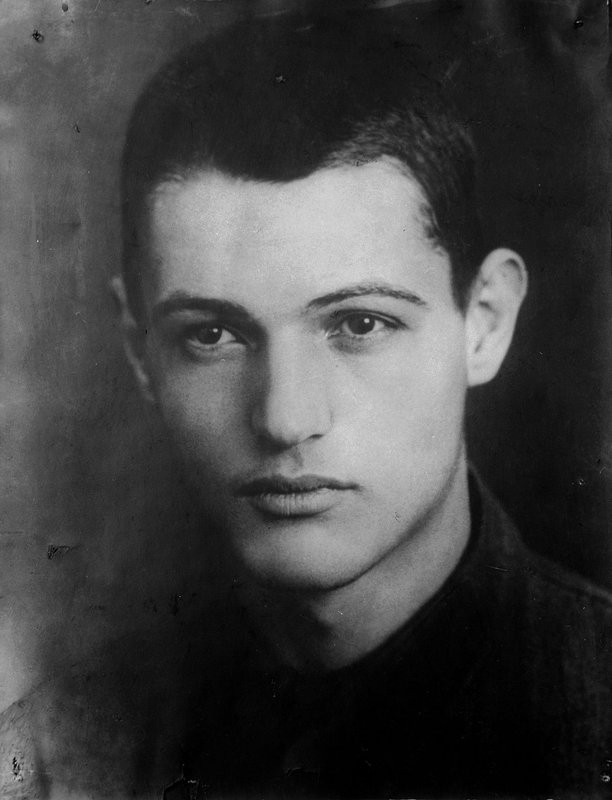 Portrait of Guards Specialist, Komsomol member, sapper of the Moscow Proletarian Division, participant of the Battle of Moscow O. Naidov-Zhelezov