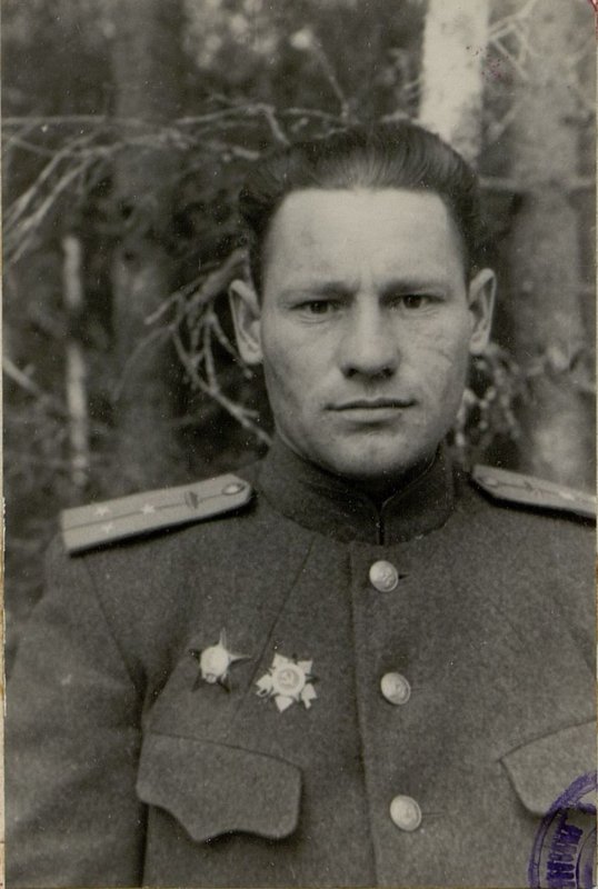 Фотография: Заместитель командира по стрелковой части 3 танкового батальона старший лейтенант Михайленко Юрий Ефимович