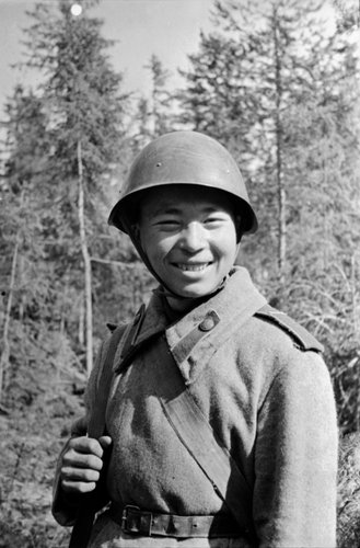 Гв. ефрейтор Орунтай Искаков, наводчик-миномётчик 30-го гв. стрелкового полка 8-й гв. им. Панфилова стрелковой дивизии