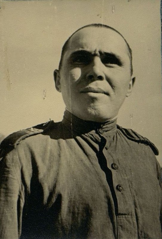 Фотография: Автомеханик сержант Чигвинцев