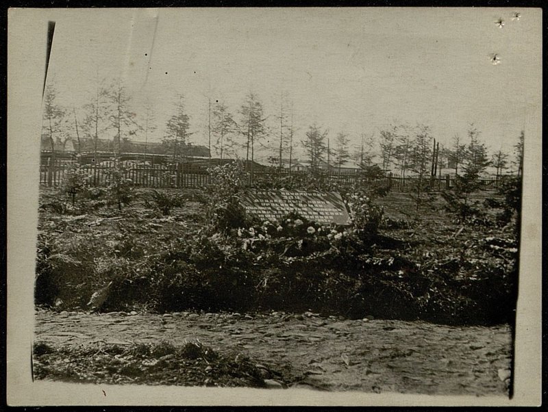 Original image: Grave of privates and officers, Kami-Shikuka
