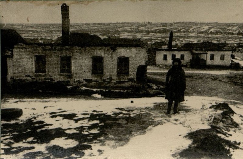 Фотография: Отступая, немцы сожгли с. Казаки Орлов. обл.
