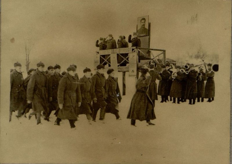 Фотография: Торжественный митинг, посвященный 26-летию Октября