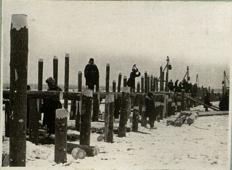 Image: Laying nozzles on piles