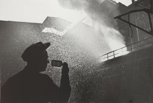 В плавильном цехе Днепродзержинского металлургического завода. Днепродзержинск, 1941 г.