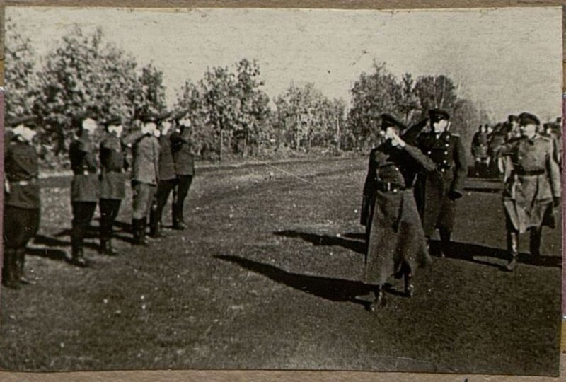Image: Soldiers of Colonel T. Gavrilenkov are passing by