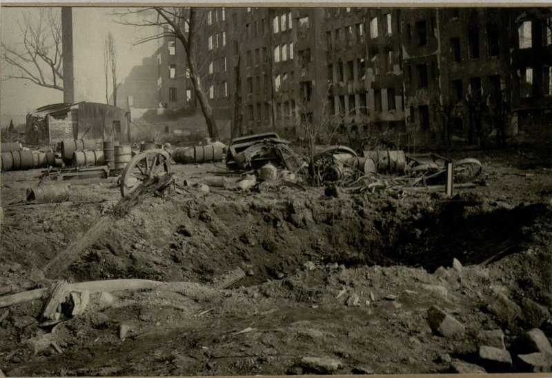 Фотография: Разбитая техника противника на улицах г. Кенигстрелкового батальонарга